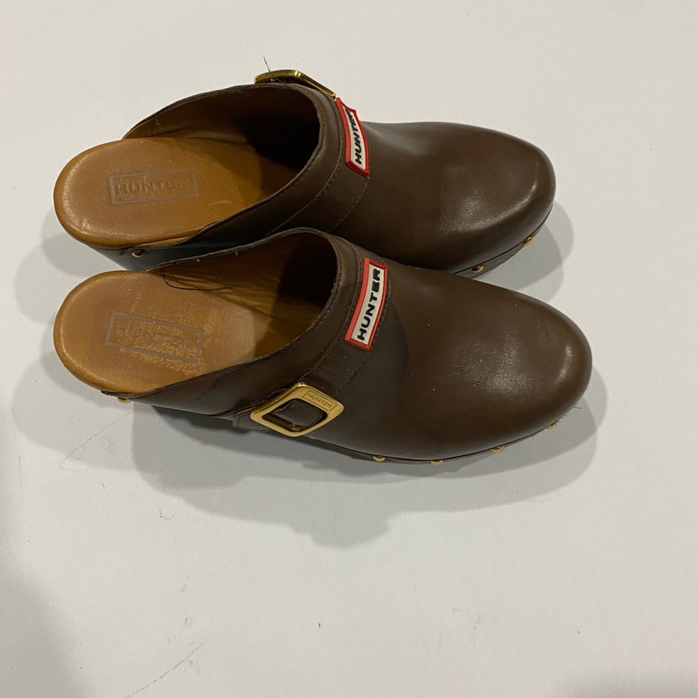 Hunter leather cognac women’s gold studded clogs - Picture 5 of 15